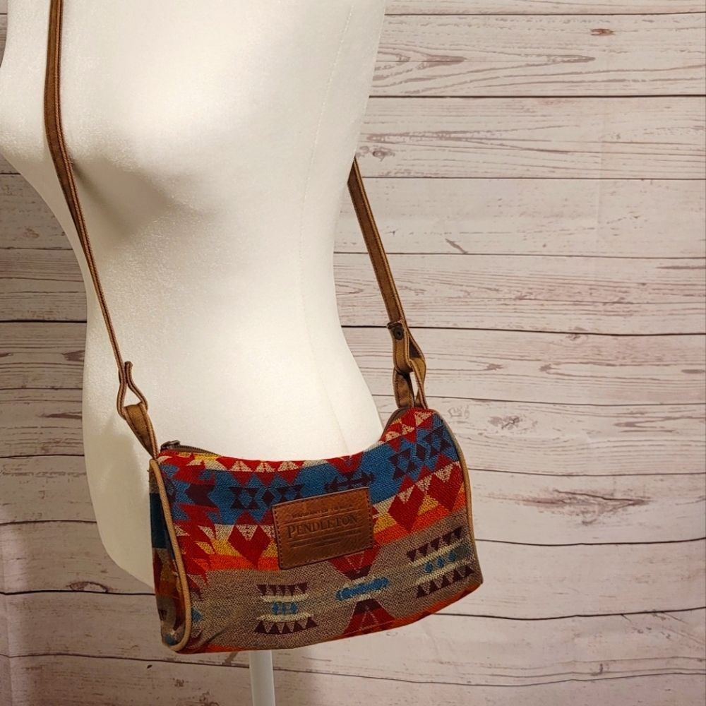 Pendleton crossbody purse bag travel kit like new - Yellowstone Montana Western